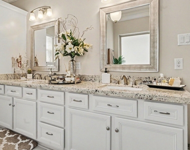 1026 W 24th Street - Photo Thumbnail 19