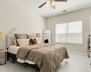 1026 W 24th Street - Photo Thumbnail 22