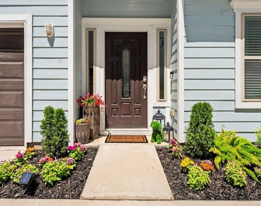 1026 W 24th Street - Photo Thumbnail 4
