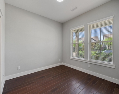 18419 Blue Hollow Heights Dr - Photo Thumbnail 2