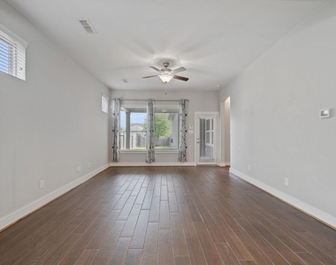 18419 Blue Hollow Heights Dr - Photo Thumbnail 3