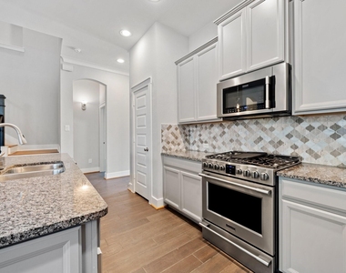 18419 Blue Hollow Heights Dr - Photo Thumbnail 6