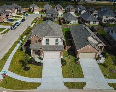 3542 Vivaldi Drive - Photo Thumbnail 4