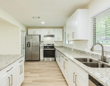 408 Gardenia Street - Photo Thumbnail 4