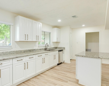 408 Gardenia Street - Photo Thumbnail 5