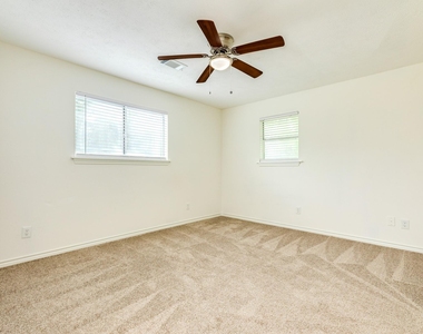 408 Gardenia Street - Photo Thumbnail 12