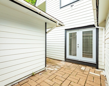 408 Gardenia Street - Photo Thumbnail 20