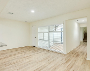 408 Gardenia Street - Photo Thumbnail 8