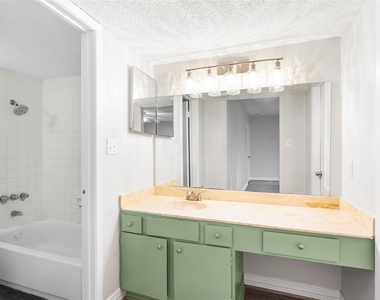 781 Country Place Drive - Photo Thumbnail 18