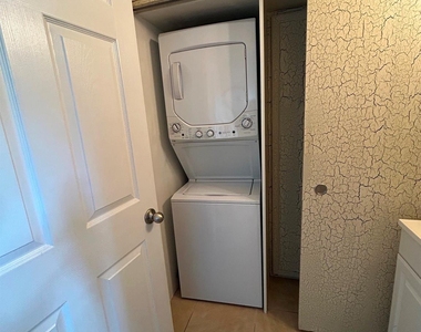 113 W 5th Street - Photo Thumbnail 38