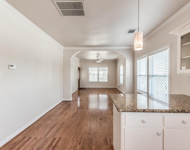 113 W 5th Street - Photo Thumbnail 14