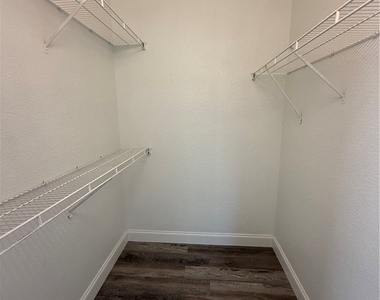 11561 Villa Grand - Photo Thumbnail 11