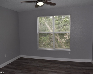11561 Villa Grand - Photo Thumbnail 4