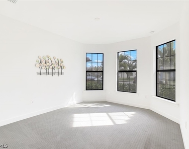 10439 Ventana Lane - Photo Thumbnail 18