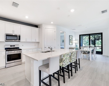 10439 Ventana Lane - Photo Thumbnail 6
