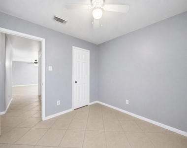 6906 Rambling Brook Lane - Photo Thumbnail 12