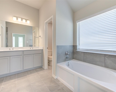 9515 Sierra Crest Lane - Photo Thumbnail 32