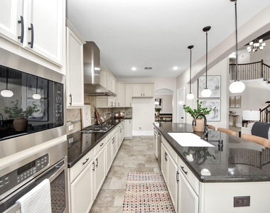 9815 Patricia Haven Lane - Photo Thumbnail 21