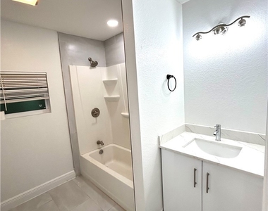 121 E 3rd Street - Photo Thumbnail 6