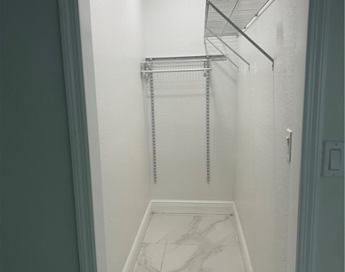 121 E 3rd Street - Photo Thumbnail 7