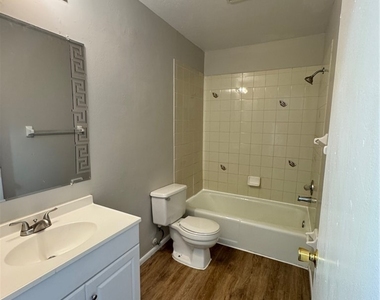 3325 Se 15th Place - Photo Thumbnail 9