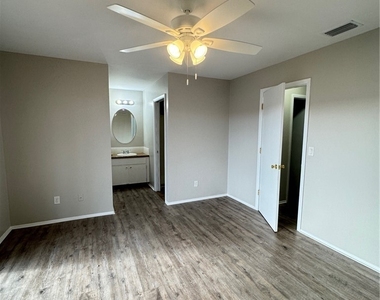 3325 Se 15th Place - Photo Thumbnail 4