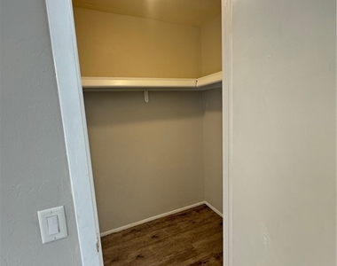 3325 Se 15th Place - Photo Thumbnail 5