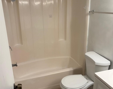 2700 Park Windsor Drive - Photo Thumbnail 6