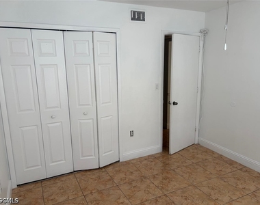 2700 Park Windsor Drive - Photo Thumbnail 4