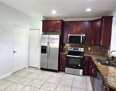 3345 Dandolo Circle - Photo Thumbnail 7