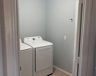 421 Nw 36th Avenue - Photo Thumbnail 5