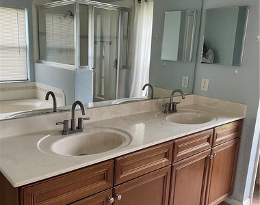 421 Nw 36th Avenue - Photo Thumbnail 7