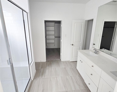 6319 Seafoam Lake Drive - Photo Thumbnail 9