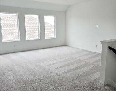 6319 Seafoam Lake Drive - Photo Thumbnail 12
