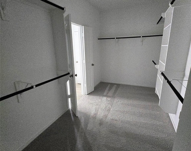 6319 Seafoam Lake Drive - Photo Thumbnail 18