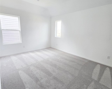 6319 Seafoam Lake Drive - Photo Thumbnail 13
