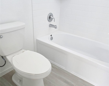 6319 Seafoam Lake Drive - Photo Thumbnail 14