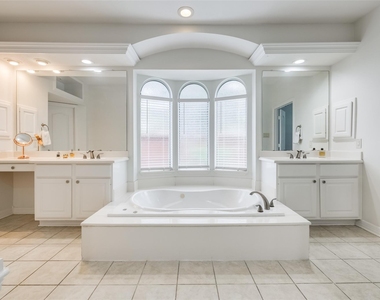 5710 Cielio Bay Court - Photo Thumbnail 31