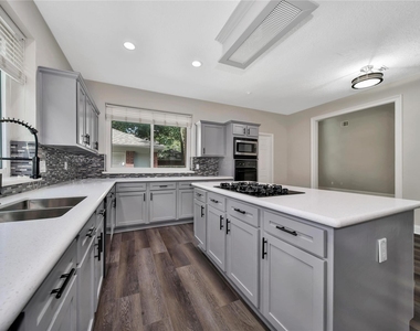 11 Windledge Place - Photo Thumbnail 7