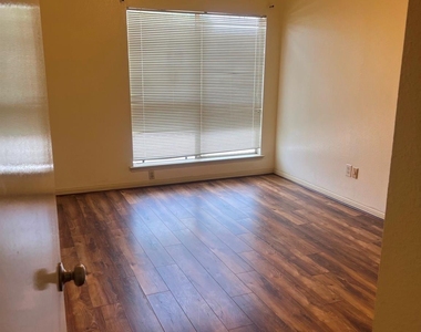 12400 Brookglade Circle - Photo Thumbnail 9