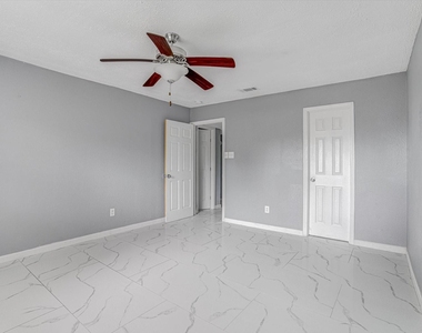 14618 Flair Drive - Photo Thumbnail 14