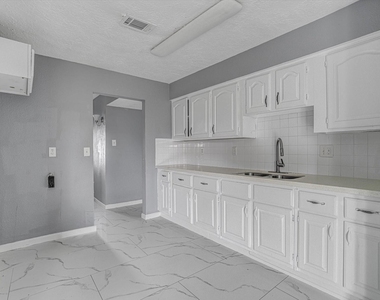 14618 Flair Drive - Photo Thumbnail 10