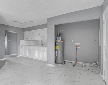 14618 Flair Drive - Photo Thumbnail 9