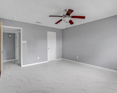 14618 Flair Drive - Photo Thumbnail 16
