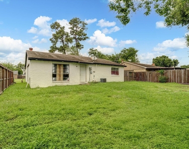 14618 Flair Drive - Photo Thumbnail 31
