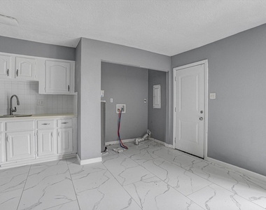 14618 Flair Drive - Photo Thumbnail 8