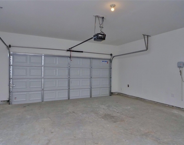 5735 Aurora Greens Lane - Photo Thumbnail 16