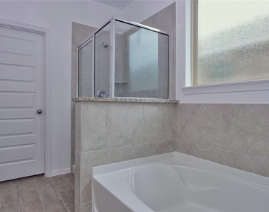 5735 Aurora Greens Lane - Photo Thumbnail 13