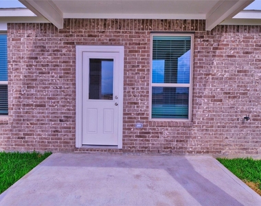 5735 Aurora Greens Lane - Photo Thumbnail 1