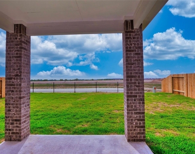 5735 Aurora Greens Lane - Photo Thumbnail 17